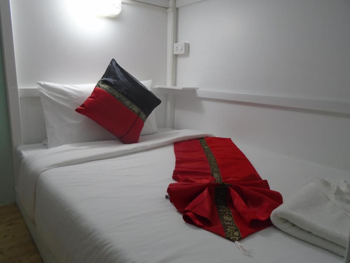 Panda Hostel Phuket (Adults Only) Patong Экстерьер фото