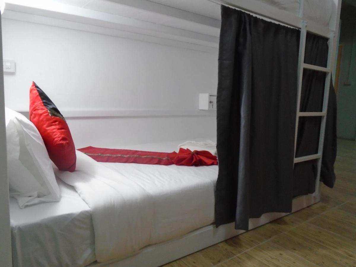 Panda Hostel Phuket (Adults Only) Patong Экстерьер фото