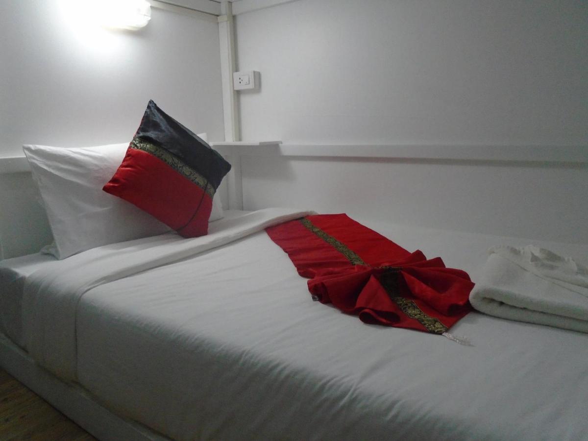 Panda Hostel Phuket (Adults Only) Patong Экстерьер фото